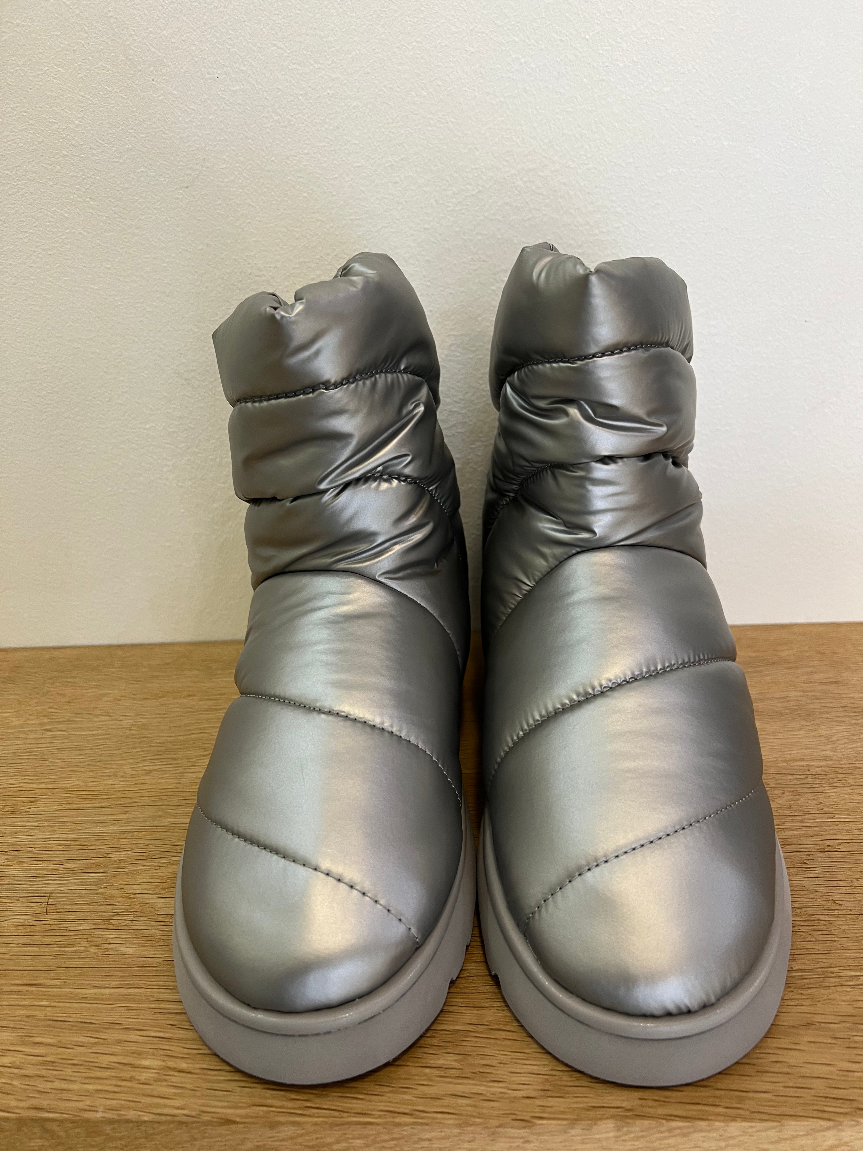 Hetre Alresford Hampshire Shoe Store Bibi Lou Silver Duvet Boot  